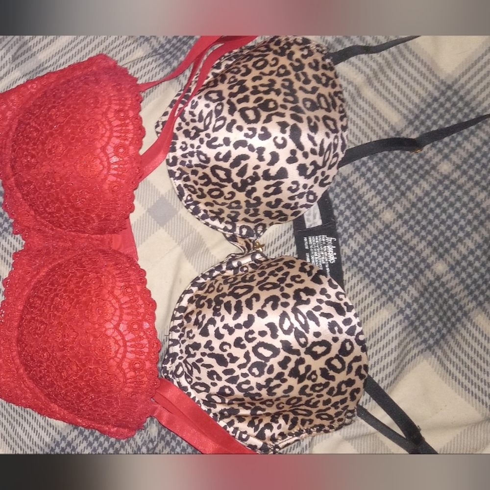 Lot of 2 Frederick's of Hollywood 36b Padded underwire bras